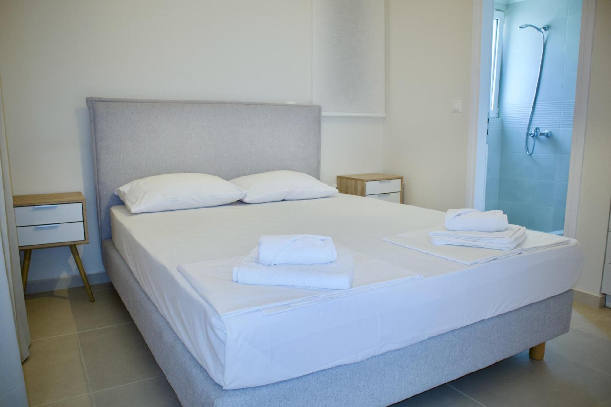 Resitour - Aphrodite Beachfront Pirgos Psilonerou الغرفة الصورة