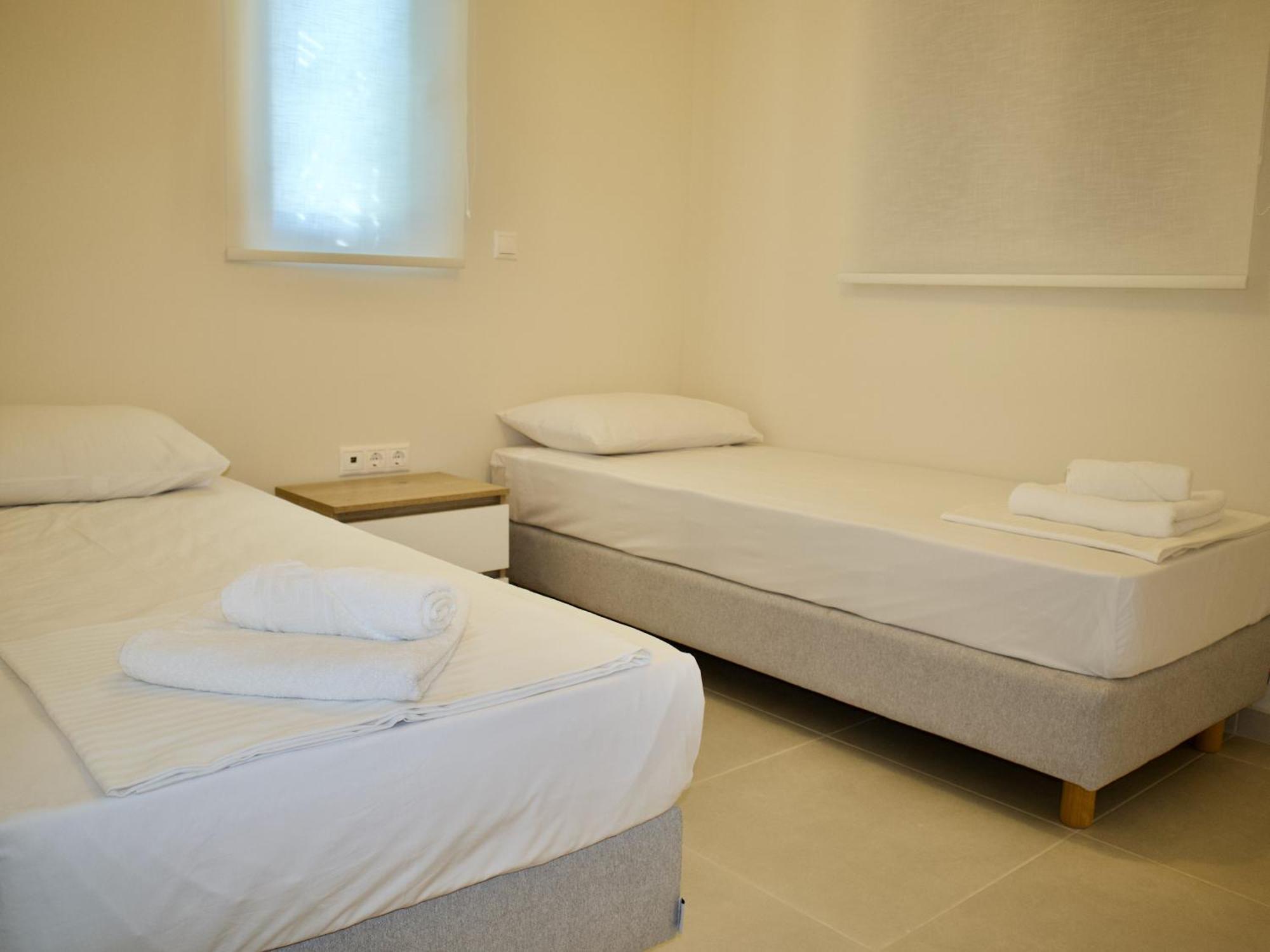 Resitour - Aphrodite Beachfront Pirgos Psilonerou الغرفة الصورة