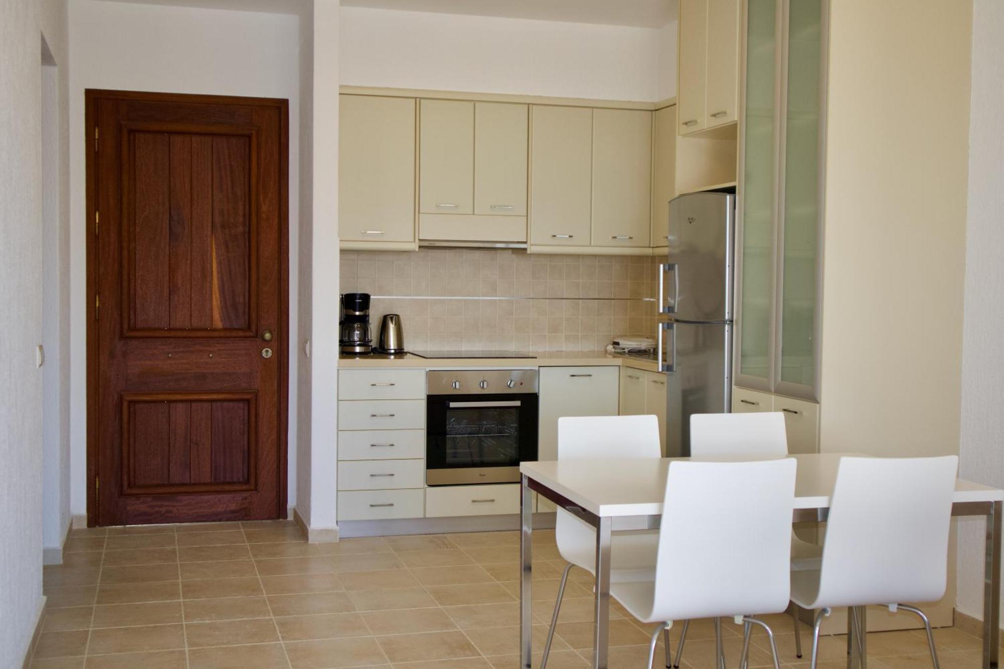 Resitour - Aphrodite Beachfront Pirgos Psilonerou الغرفة الصورة