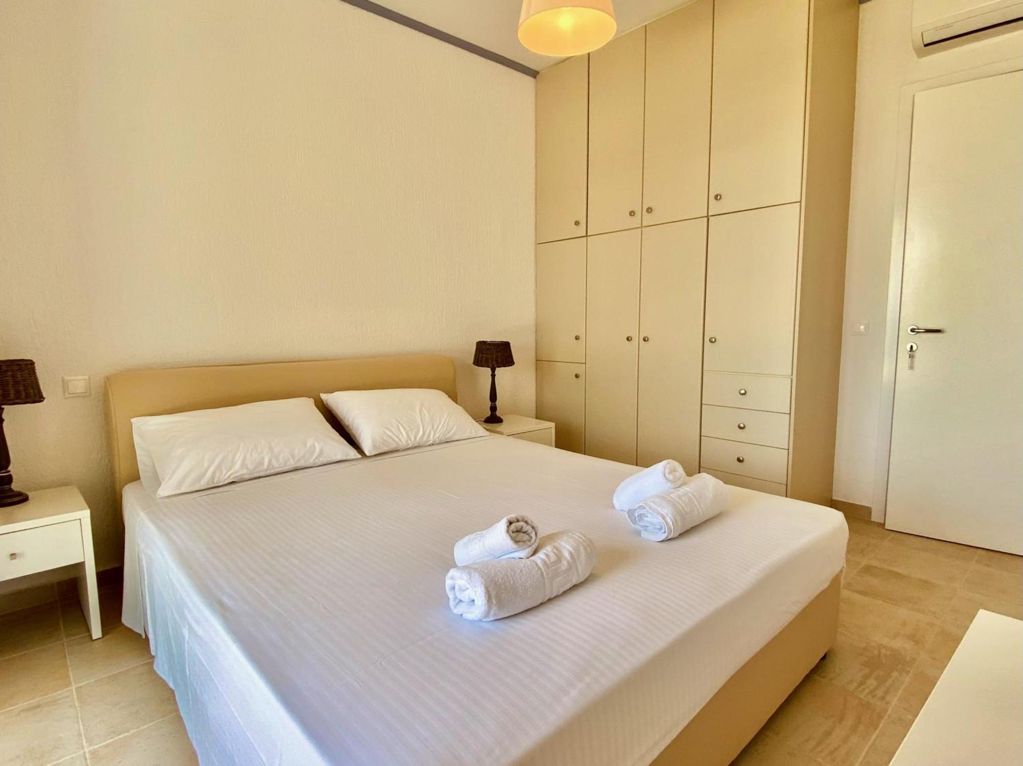 Resitour - Aphrodite Beachfront Pirgos Psilonerou الغرفة الصورة