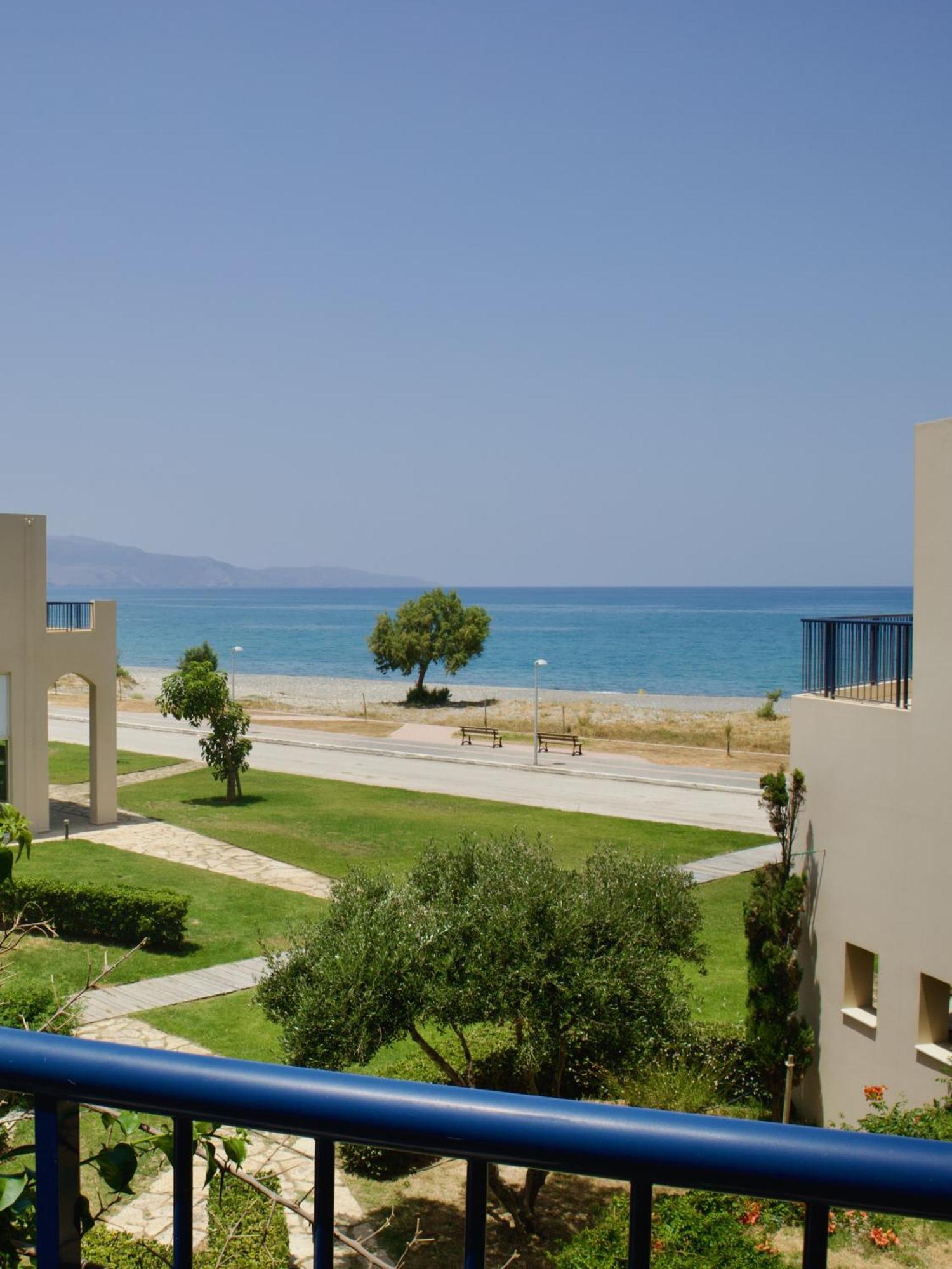 Resitour - Aphrodite Beachfront Pirgos Psilonerou الغرفة الصورة